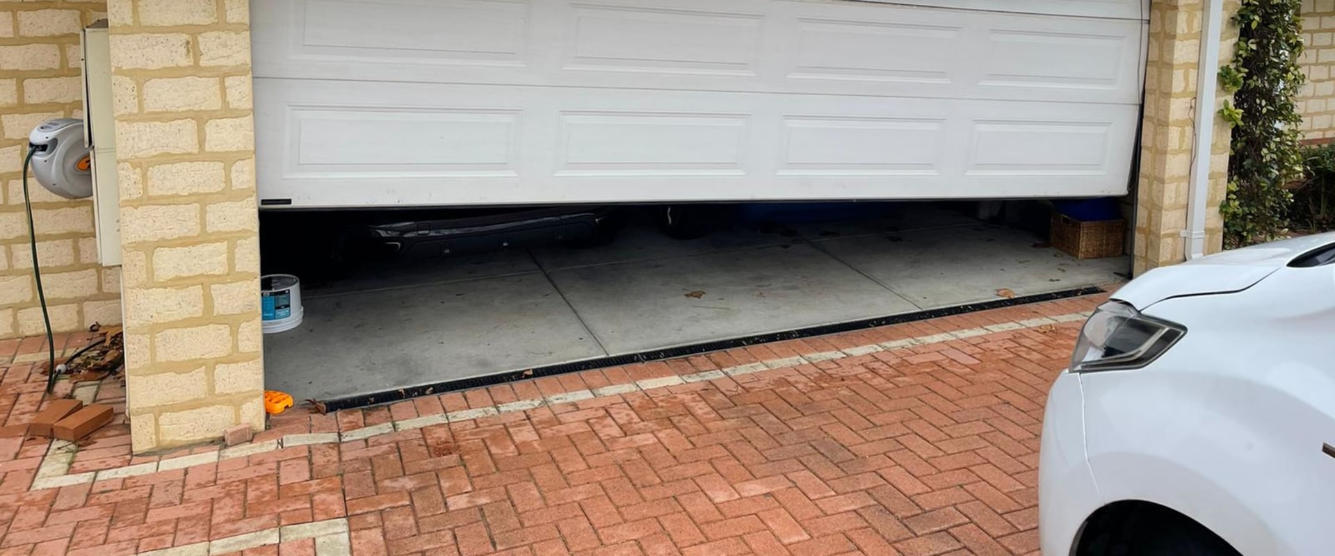Who does garage door repair near me?