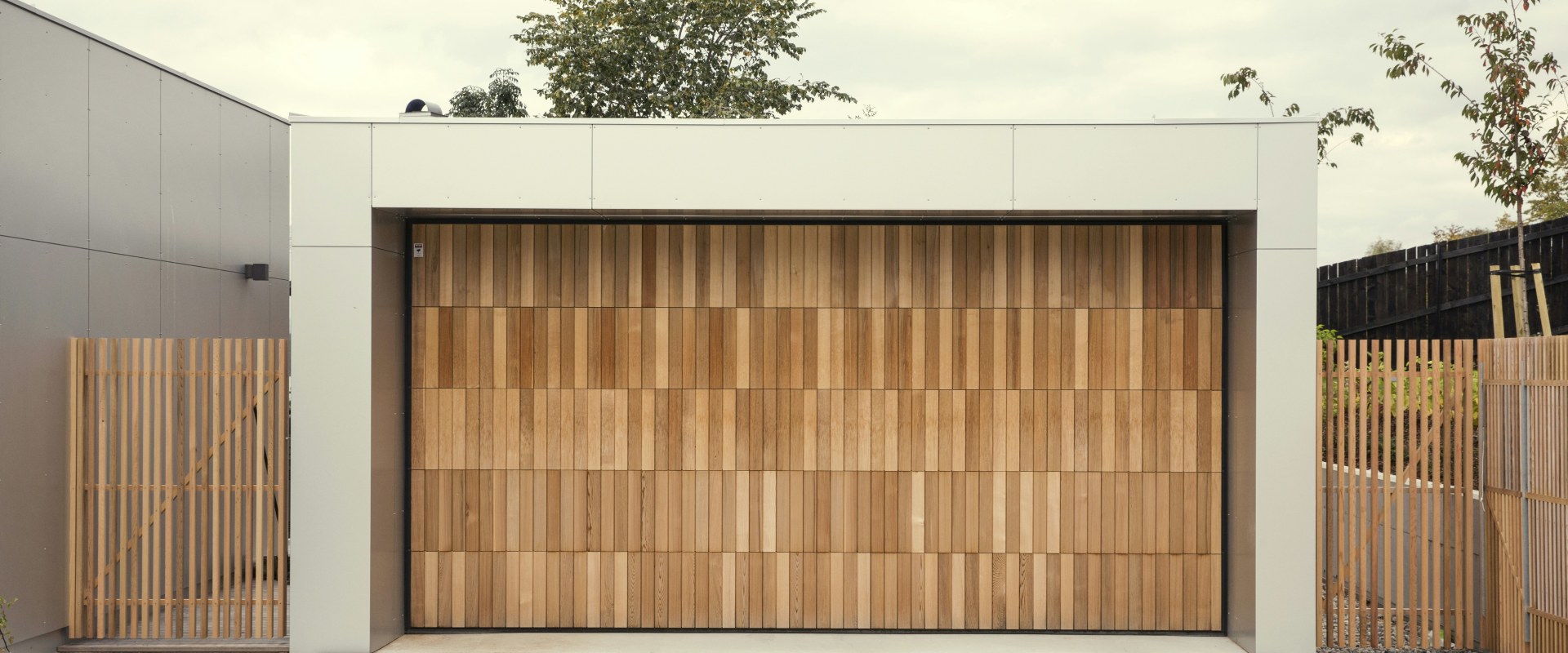 Sleek Modern Minimalist Garage Doors for Homes